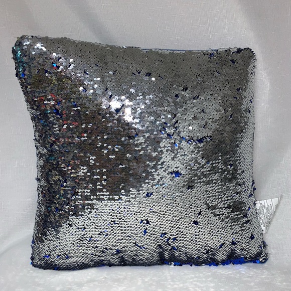 🆕 Blue Silver Reversible Flip Sequin Throw Pillow Color Changing Decor Home Bed - Picture 3 of 8